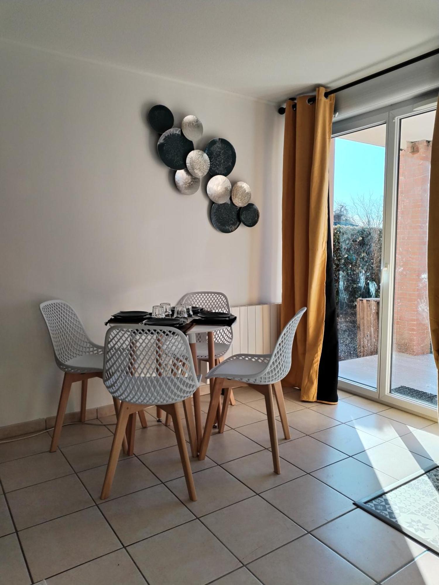 T2 Spacieux Tres Bien Place Gagnac-sur-Garonne Luaran gambar